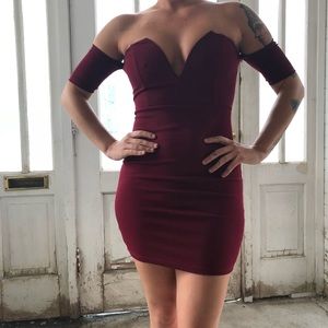 Deep V strapless dress